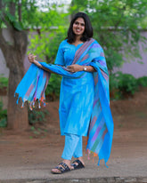 Neela Taruṇi Kurti Set