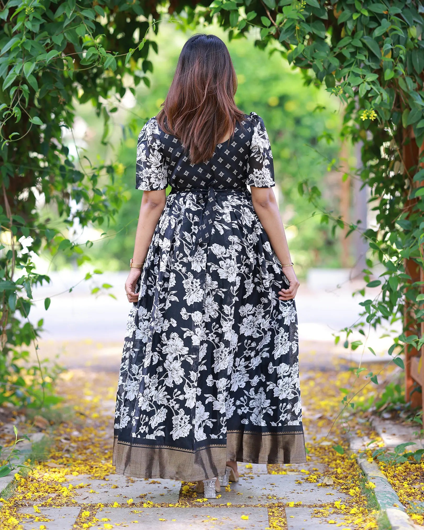 Suva Classic Black & White Gown Set