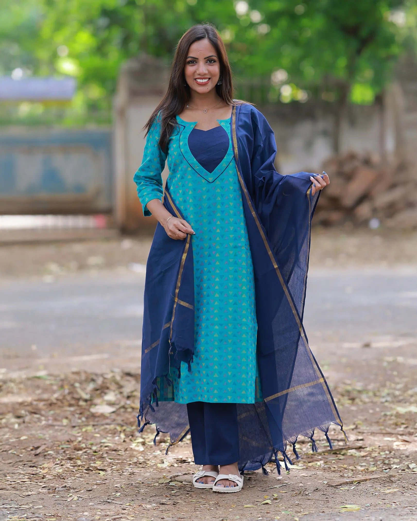 Neelavaani Kurti sert with Dupatta