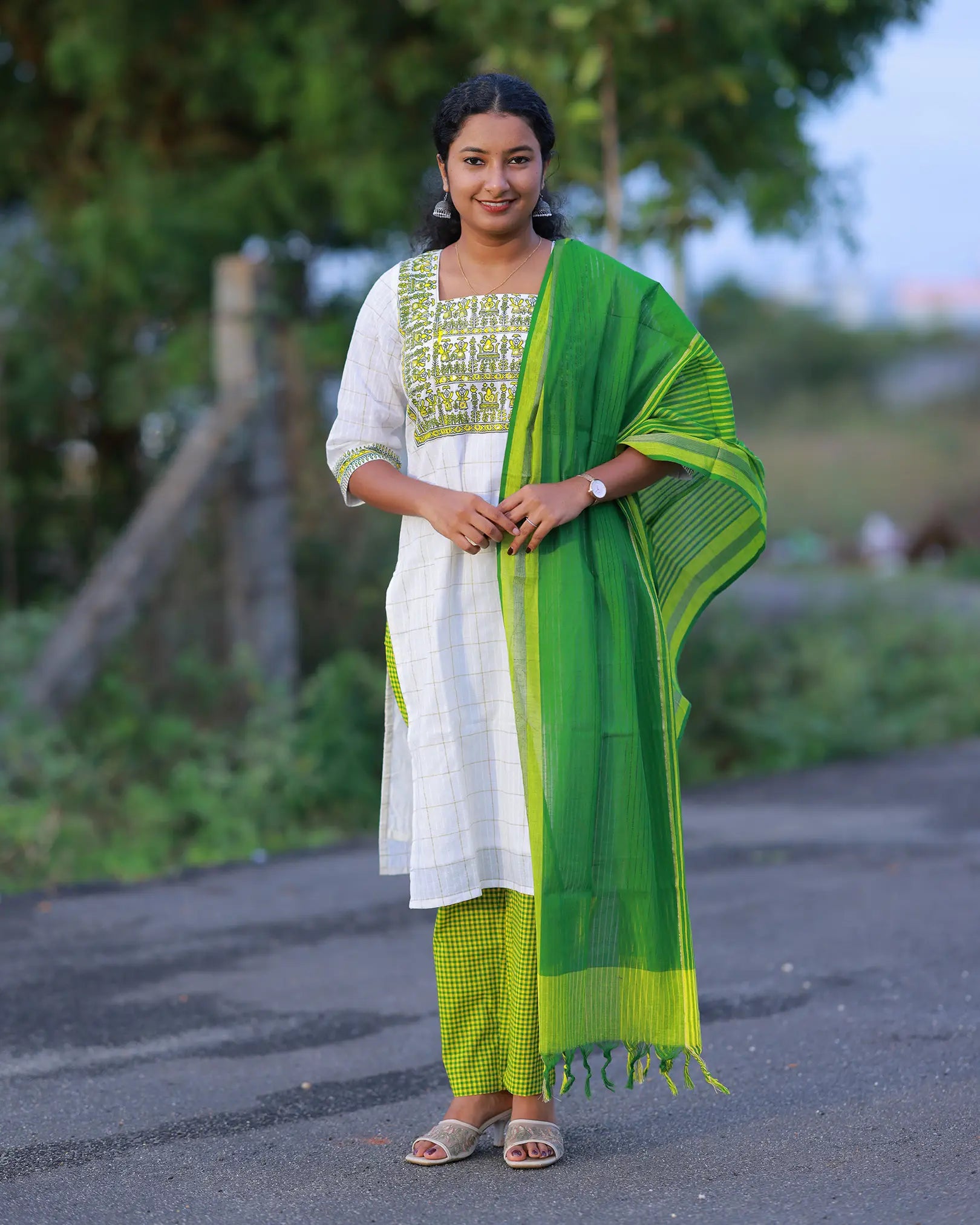 Patralata Kurti Set