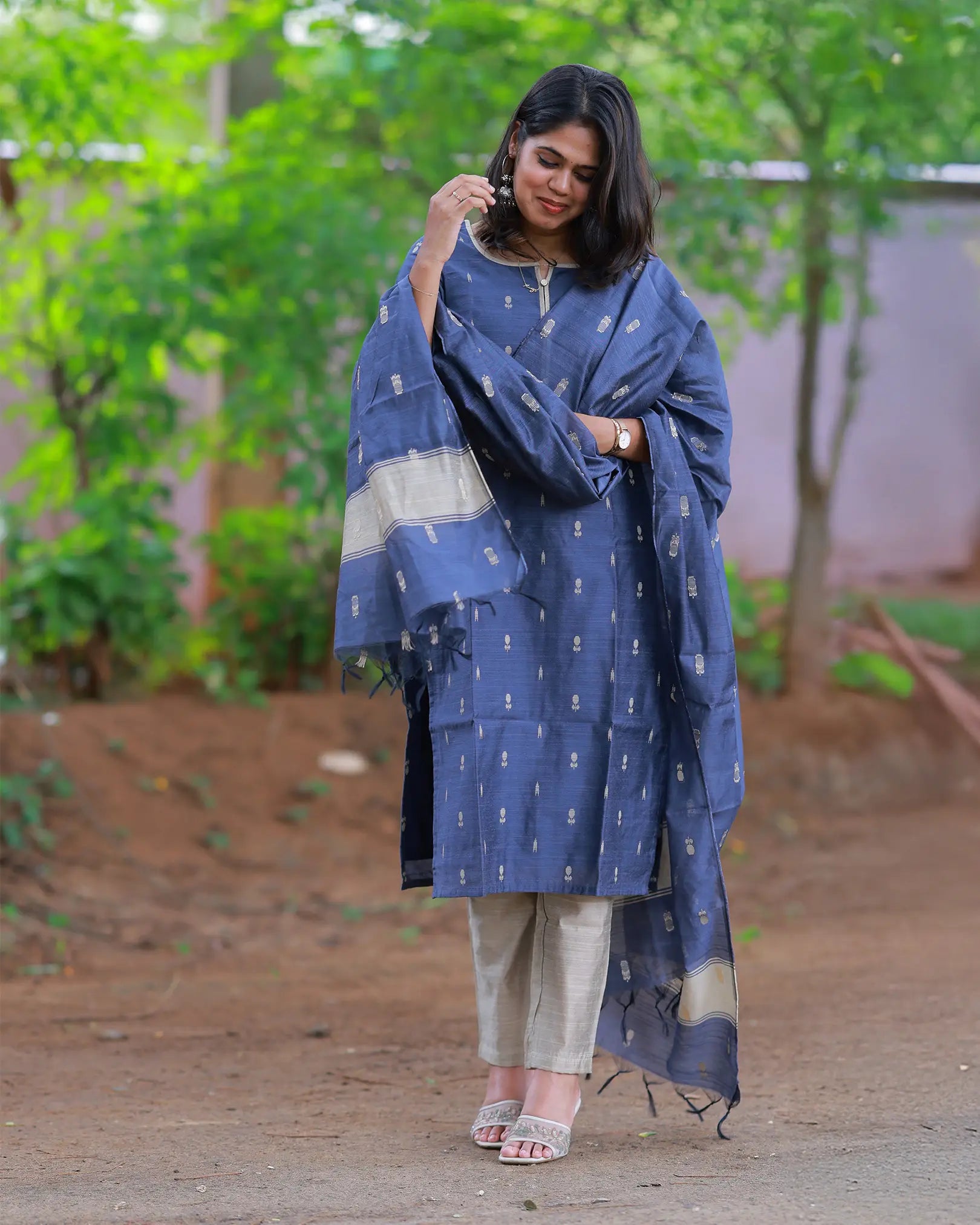 Pavitra Neelam Kurti Set