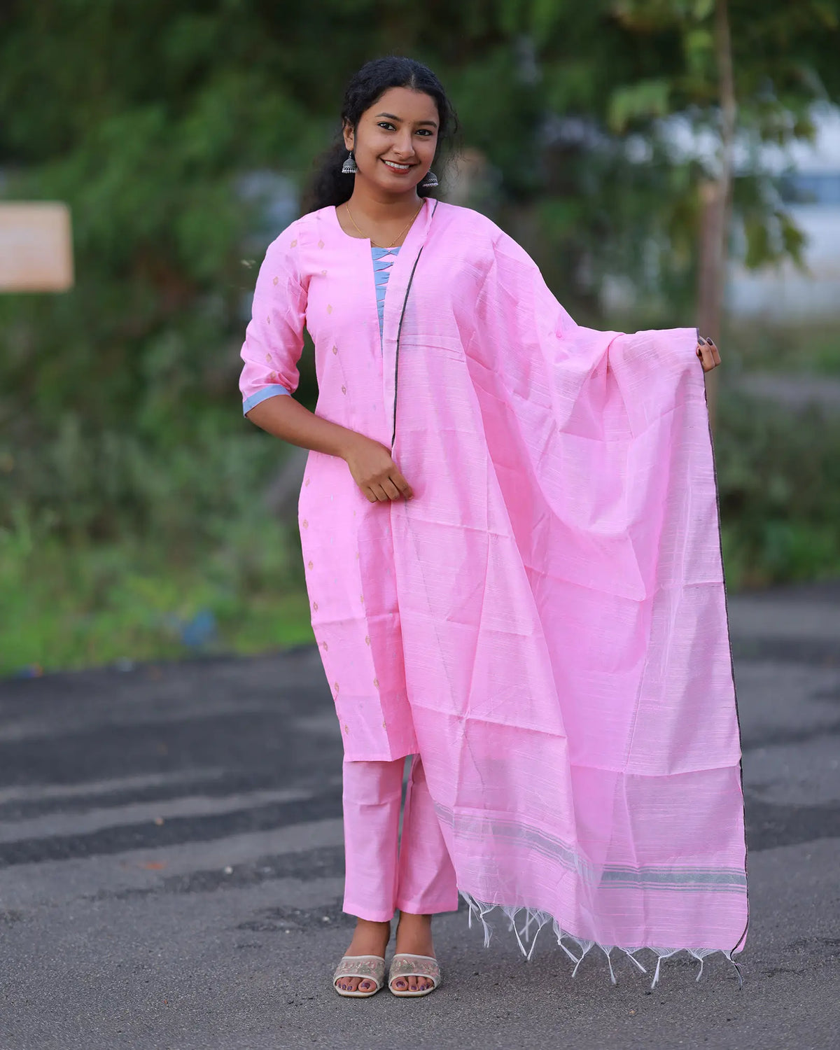 Pooviri Kurti Set