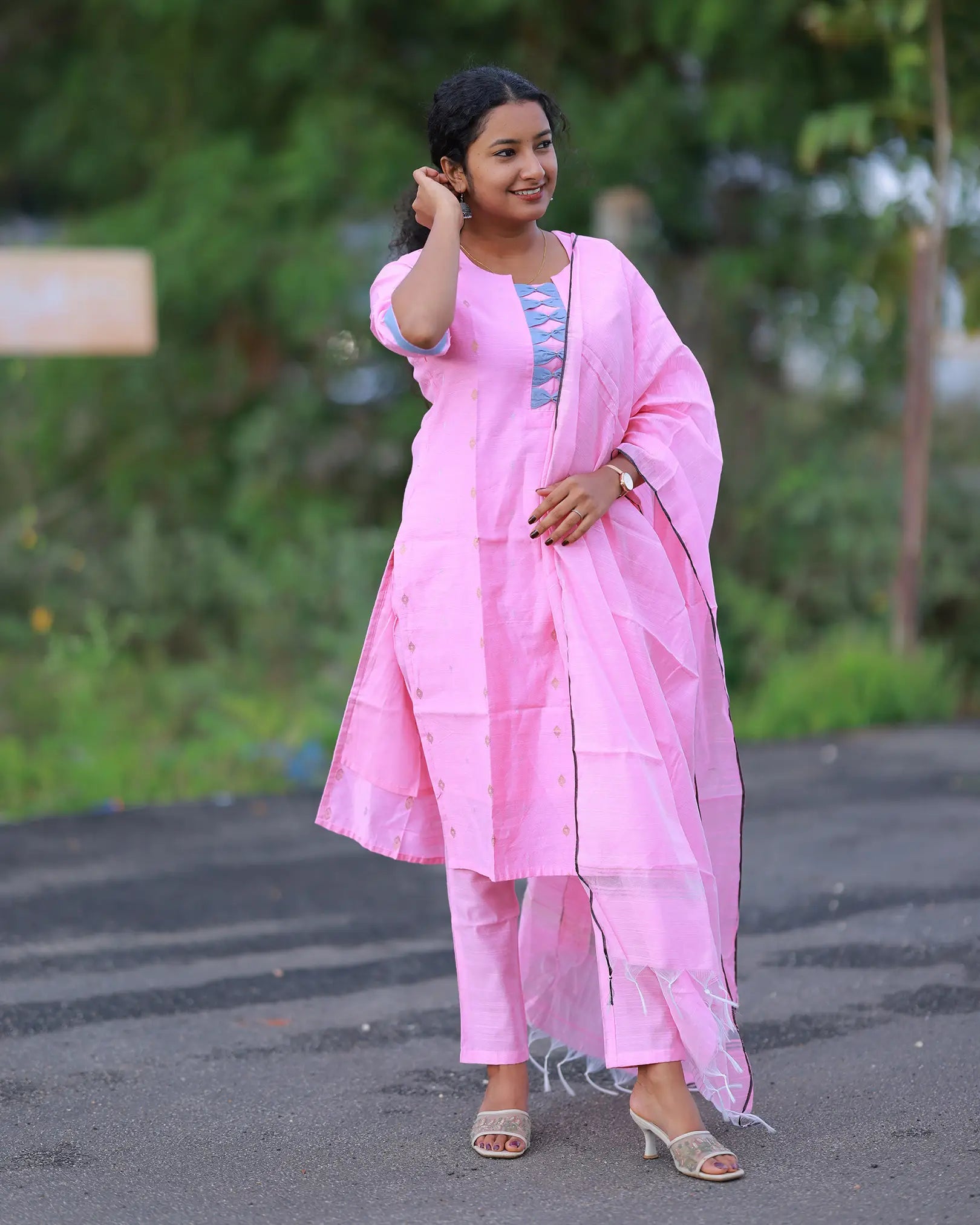 Pooviri Kurti Set