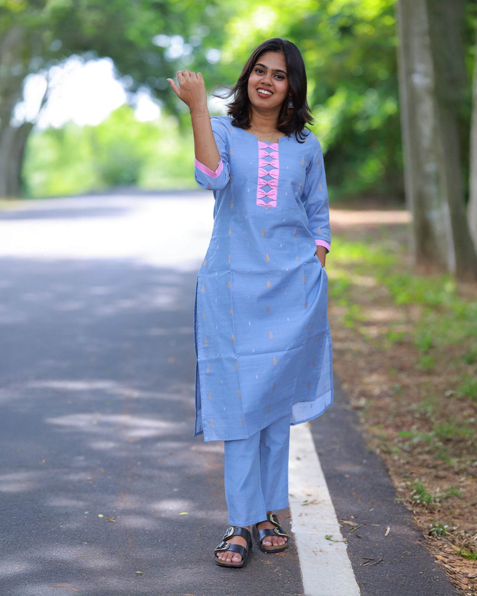 Vaanaveli Kurti sert with Dupatta